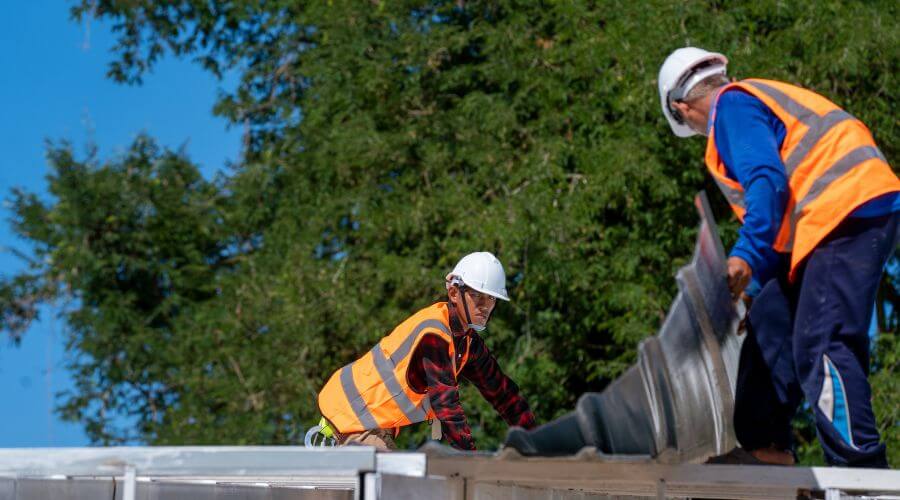Professional gutter cleaning in East Spencer, NC